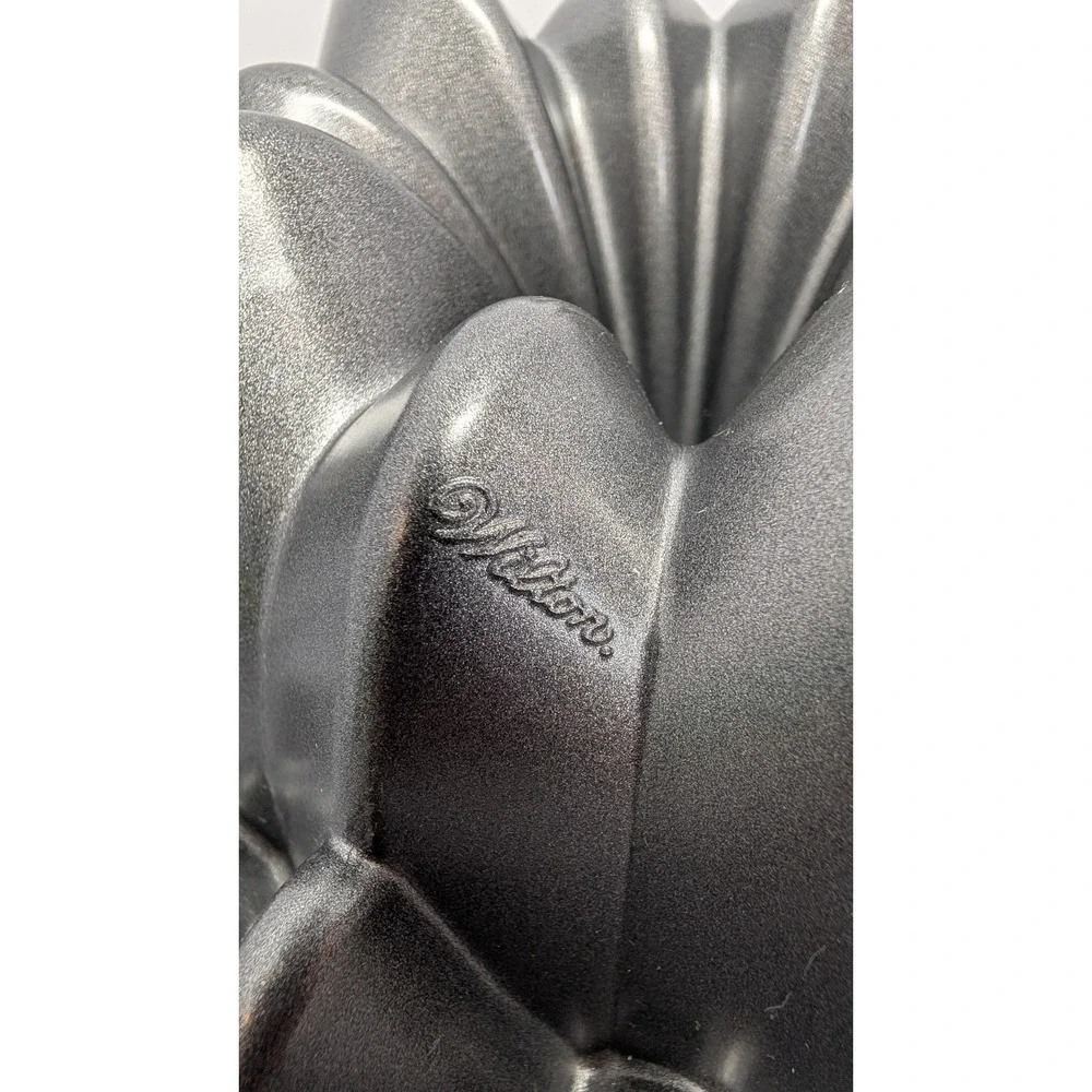 Wilton Dimensions Cascade Bundt Pan 2105-0550 10 Cup Cast Aluminum Bakeware